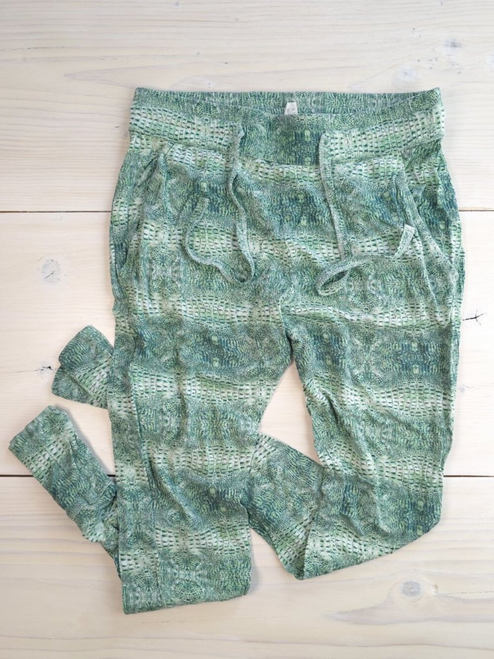 Kate Quinn Green Croc Mom Joggers XS
